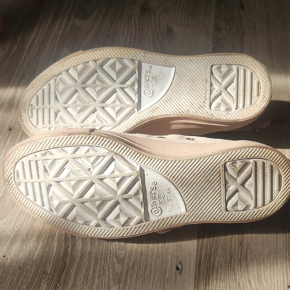 Like NEW- Converse Light Pink SUEDE Rose Gold All Star Shoes Size 6 - Picture 4 of 8